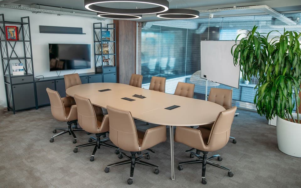 10-seat Nikola Tesla meeting room