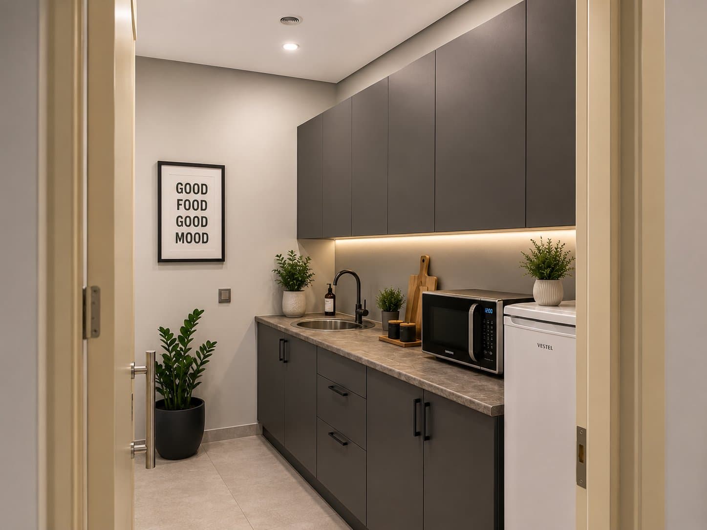 Kitchenette with a microwave and a fridge